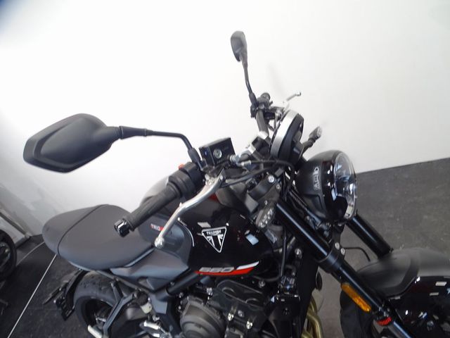 triumph - trident-660