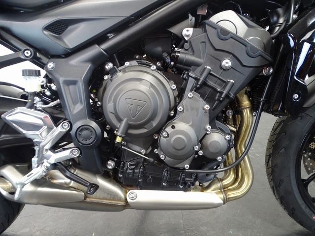 triumph - trident-660