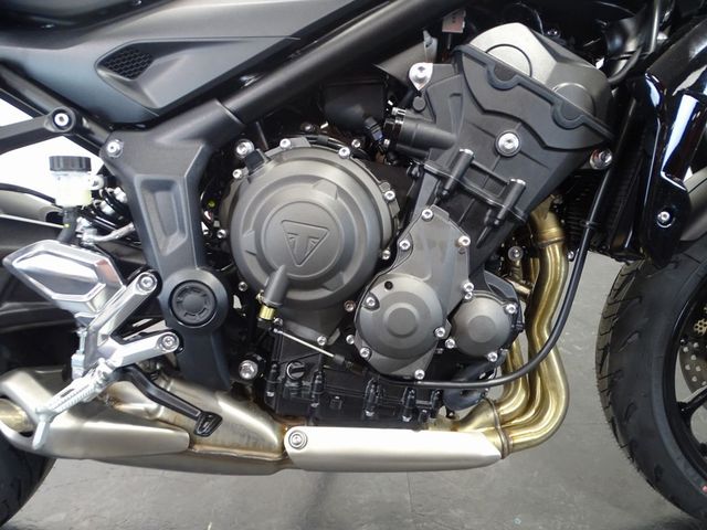 triumph - trident-660