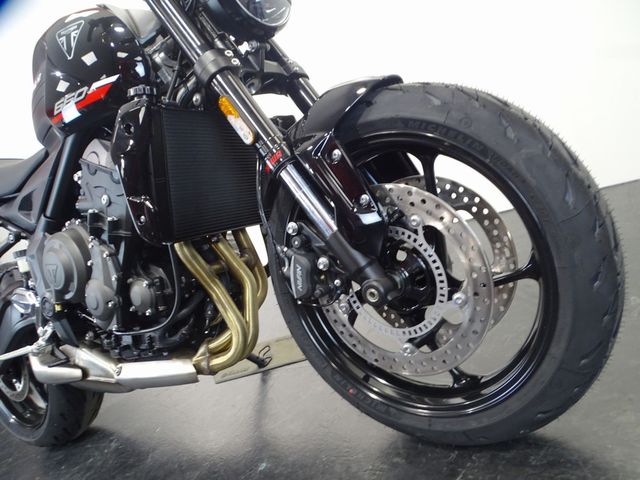 triumph - trident-660
