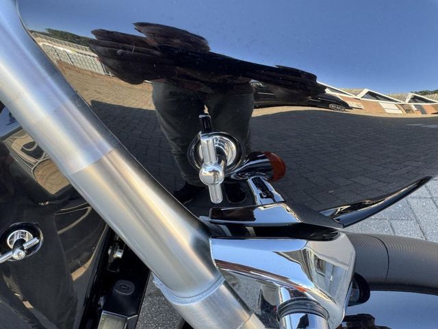 suzuki - m-1500-intruder