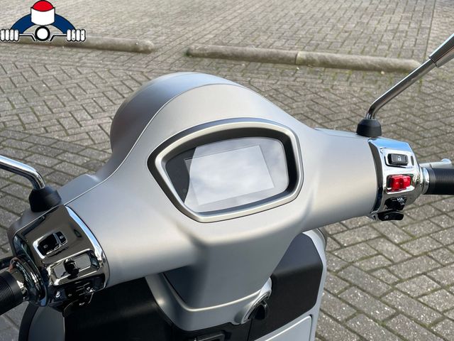 vespa - gts-super-tech-300