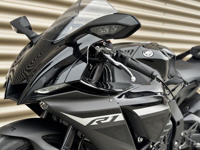 yamaha - r1