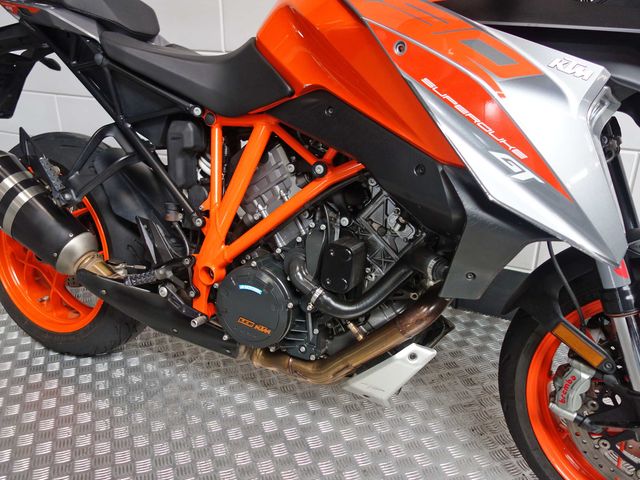 ktm - 1290-super-duke-gt