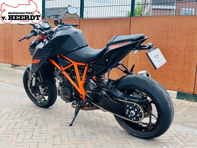 ktm - 1290-super-duke-r