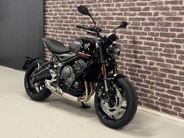 triumph - trident-660
