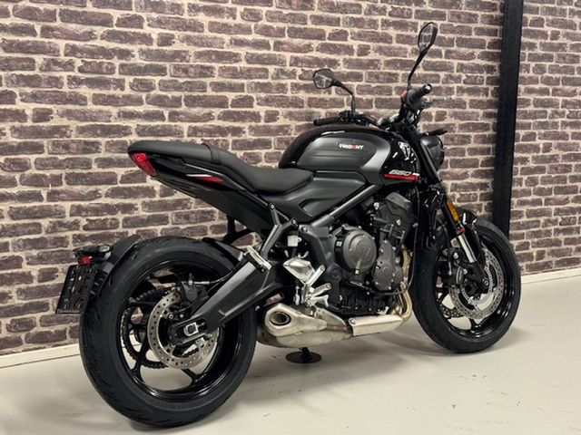 triumph - trident-660