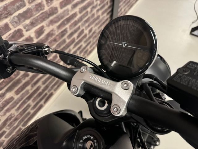 triumph - trident-660