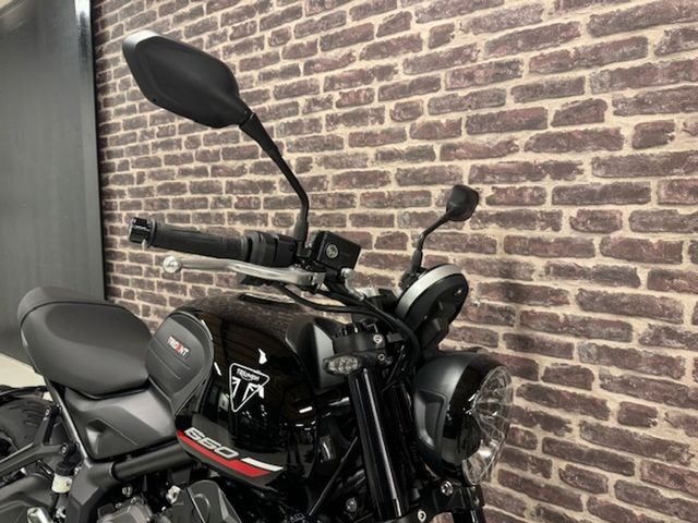 triumph - trident-660