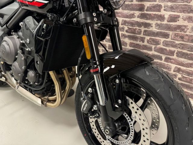 triumph - trident-660