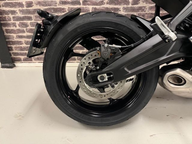 triumph - trident-660
