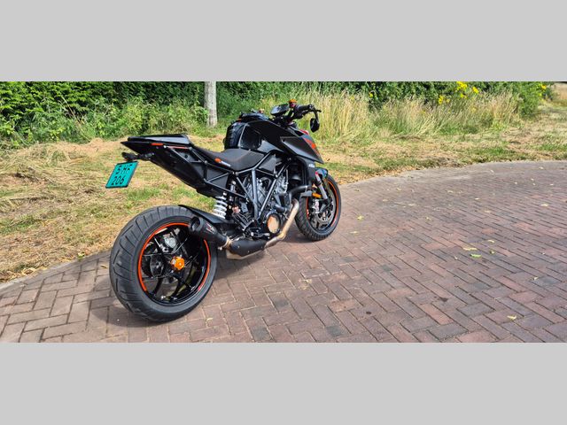 ktm - 1290-super-duke-r