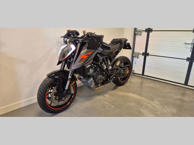 ktm - 1290-super-duke-r