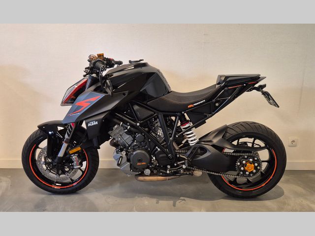 ktm - 1290-super-duke-r