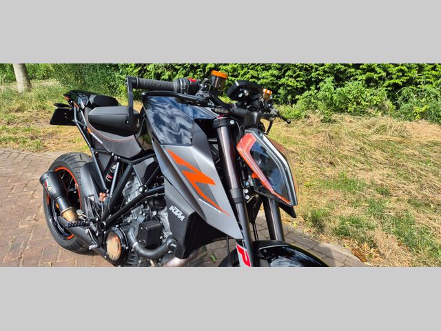 ktm - 1290-super-duke-r