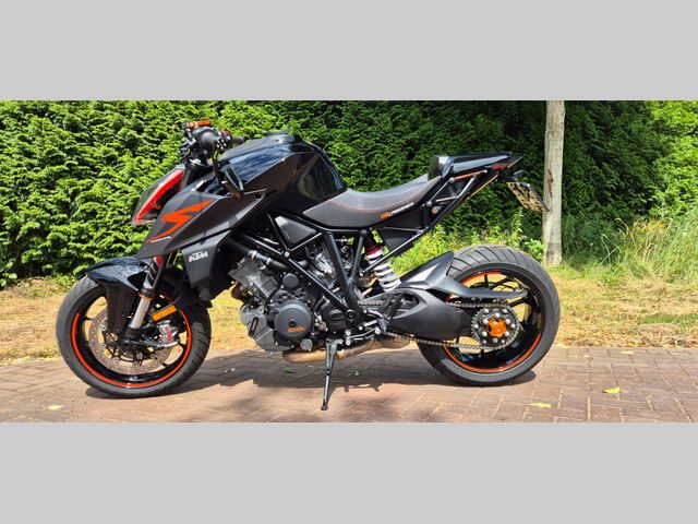 ktm - 1290-super-duke-r