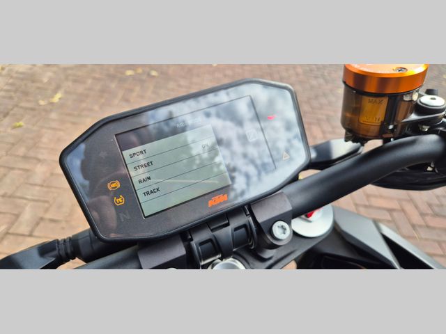 ktm - 1290-super-duke-r