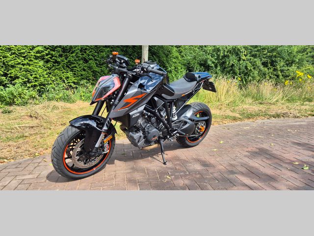 ktm - 1290-super-duke-r