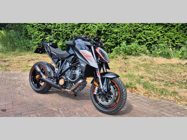 ktm - 1290-super-duke-r