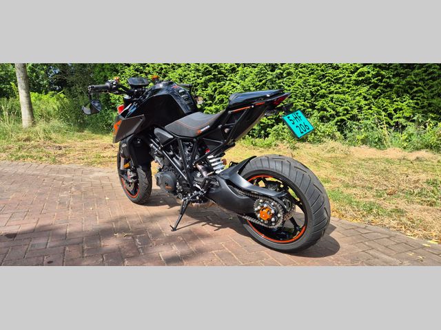 ktm - 1290-super-duke-r