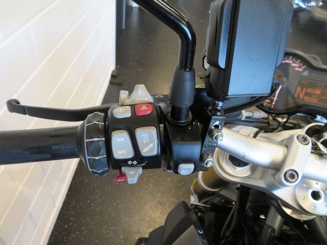 bmw - r-1200-r-abs