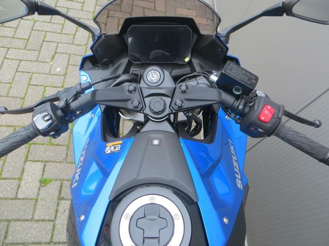suzuki - gsx-8r