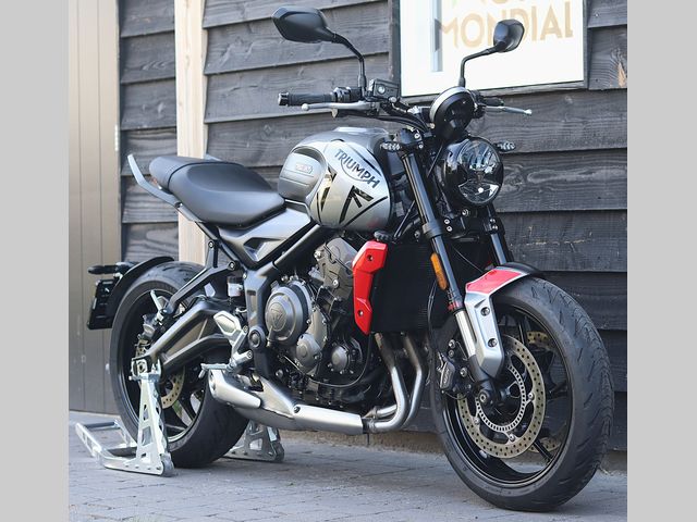 triumph - trident-660