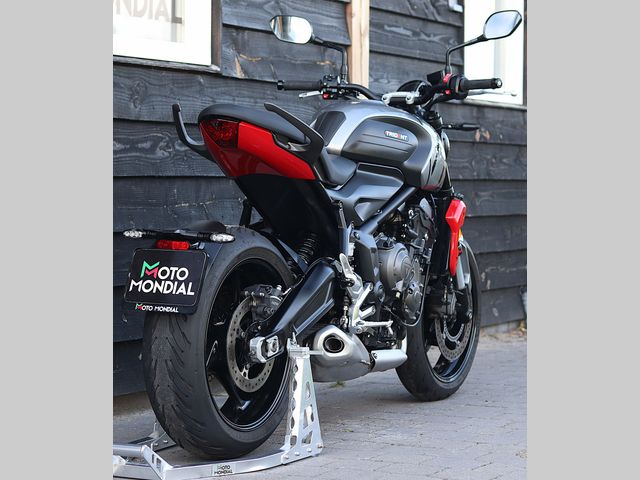 triumph - trident-660
