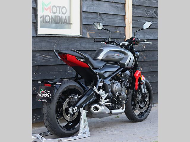 triumph - trident-660