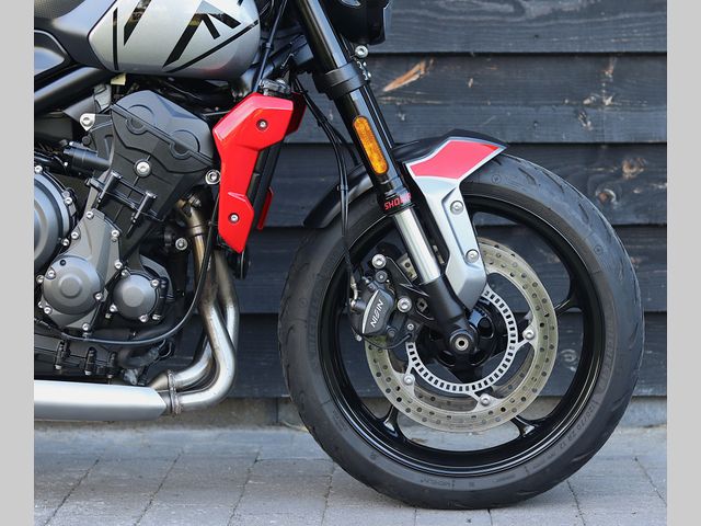 triumph - trident-660