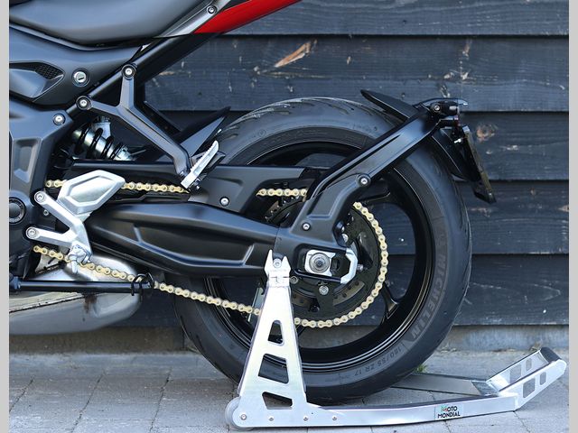 triumph - trident-660