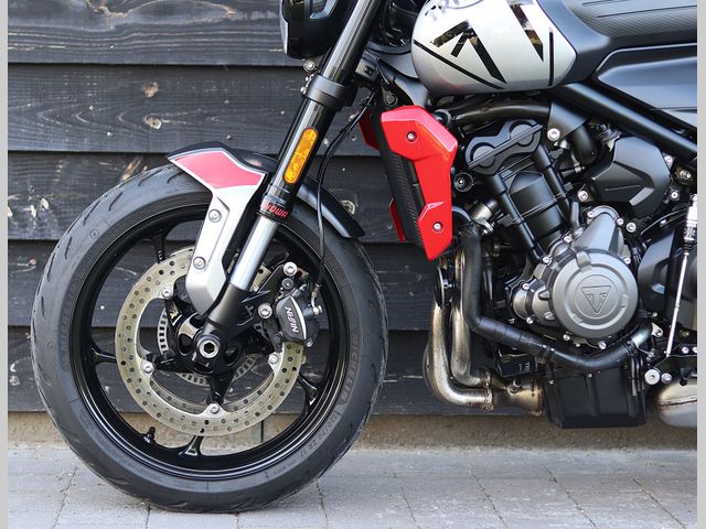 triumph - trident-660