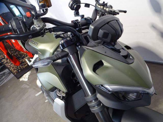 ducati - streetfighter-v2