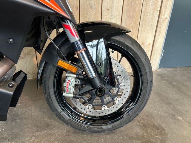 ktm - 1290-super-duke-gt