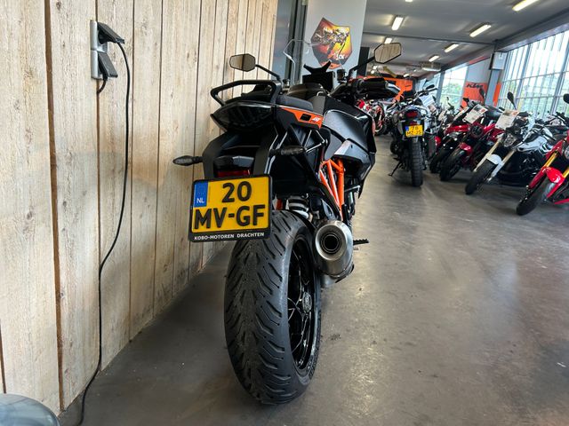 ktm - 1290-super-duke-gt