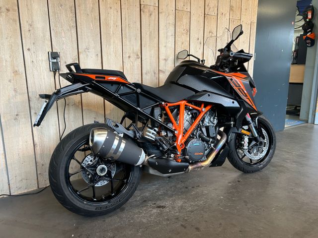 ktm - 1290-super-duke-gt