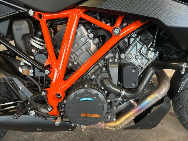 ktm - 1290-super-duke-gt