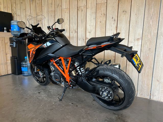 ktm - 1290-super-duke-gt