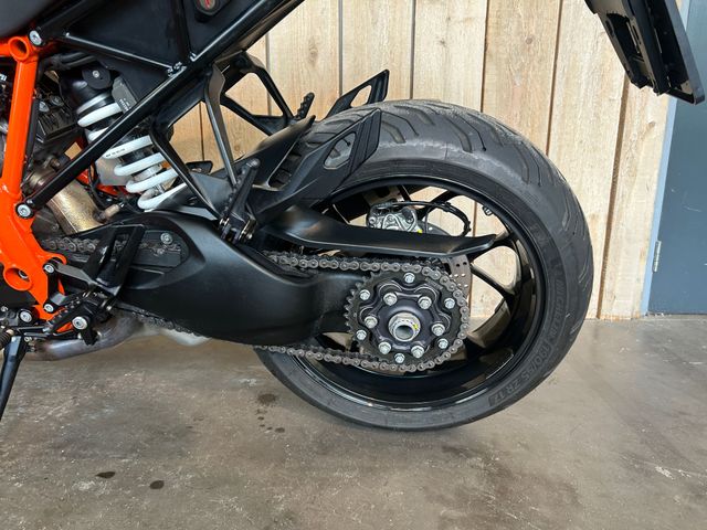 ktm - 1290-super-duke-gt