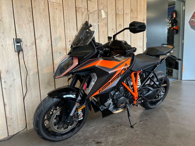 ktm - 1290-super-duke-gt