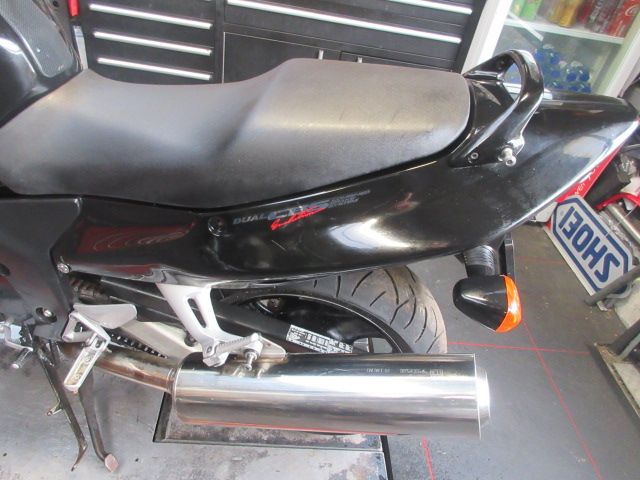 honda - cbr-1100--xx-super-blackbird