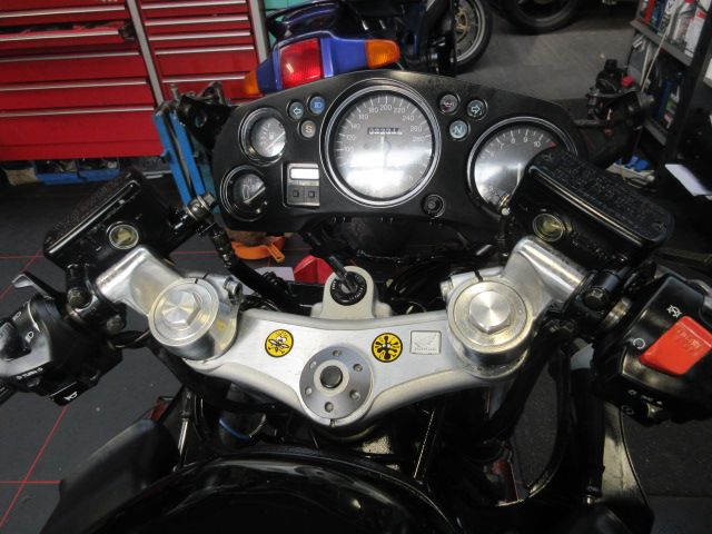 honda - cbr-1100--xx-super-blackbird