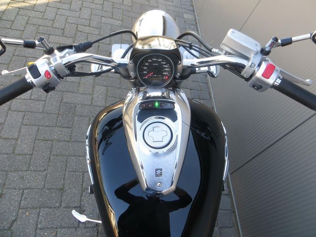 suzuki - new-intruder-m-800