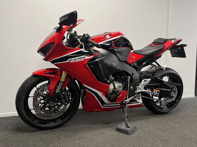 honda - cbr-1000-rr-fireblade