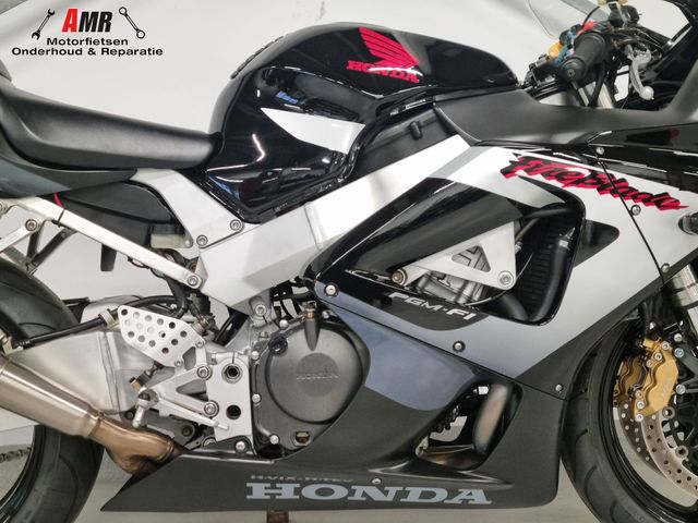 honda - cbr-900-rr-fireblade