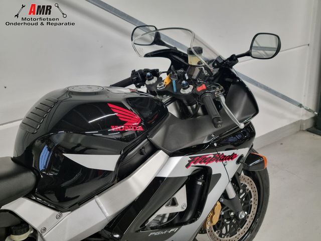 honda - cbr-900-rr-fireblade