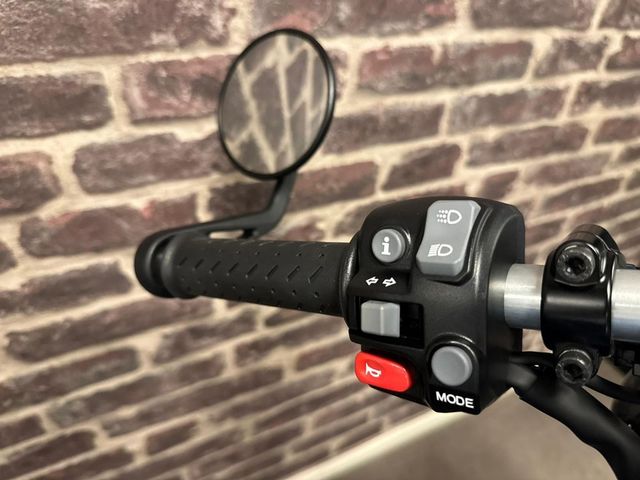 triumph - thruxton-rs