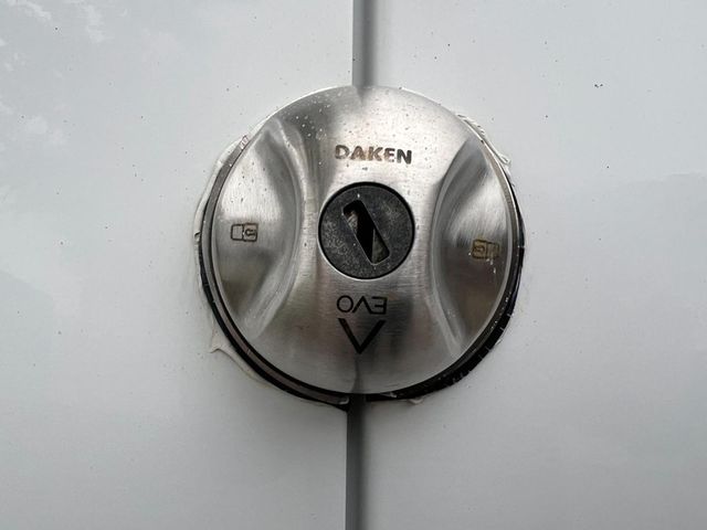 peugeot - metropolis-black-edition