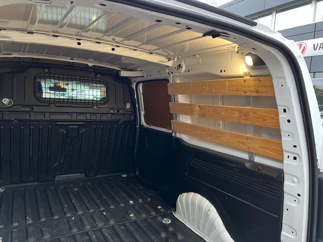 peugeot - metropolis-black-edition