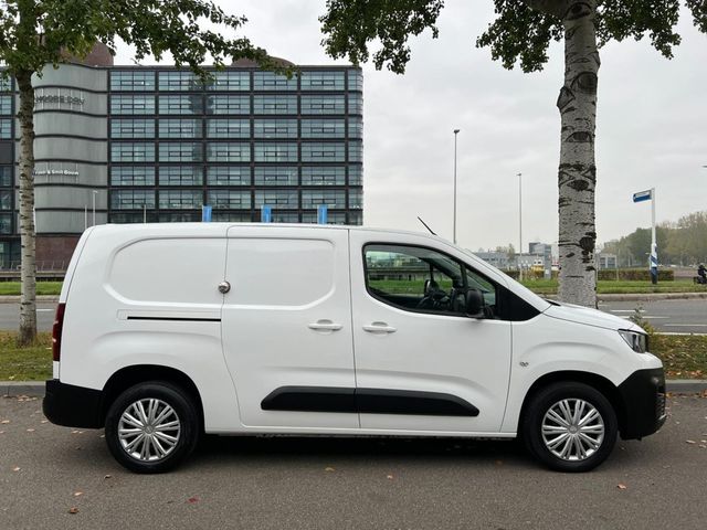 peugeot - metropolis-black-edition